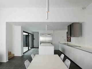 Maison C, Lode Architecture Lode Architecture Casas: Ideas, imágenes y decoración