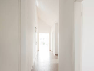 'Haus 5W', in_design architektur in_design architektur Modern corridor, hallway & stairs