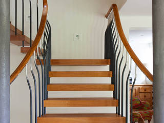 Victorian Basement Staircase ref 3340, Bisca Staircases Bisca Staircases Klasyczny korytarz, przedpokój i schody