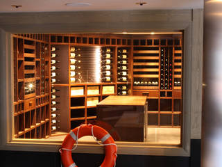 Cave à vin sur mesure en wengé - Courchevel, Degré 12 Degré 12 ห้องเก็บไวน์ ไม้ Wood effect