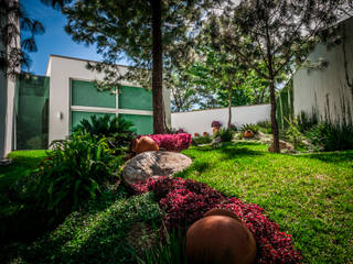 Casa Villarreal, Urban Landscape Urban Landscape Modern style gardens