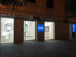 Ottica Service Sarzana 2012, Francesco Mottini Architetto Francesco Mottini Architetto Espacios comerciales