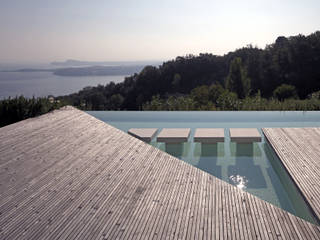 CASA OLEARIA PAIGLE . LAGO DI GARDA, brandl architekten . bda brandl architekten . bda สระว่ายน้ำ