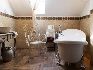 Projekt 48 _ łazienka na piętrze, k.halemska k.halemska Ванная комната в рустикальном стиле