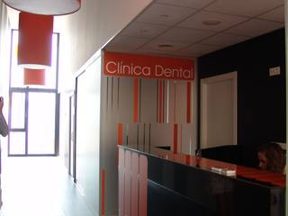 Clínica Dental Sorrisos, KM Arquitectos KM Arquitectos Espacios comerciales