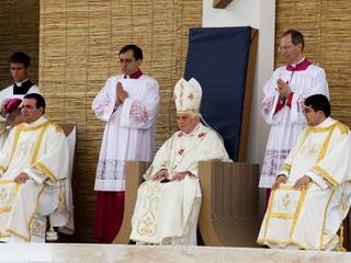 Il Papa si è seduto sul nostro trono di cartone, Architetto ANTONIO ZARDONI Architetto ANTONIO ZARDONI Moderne Wohnzimmer