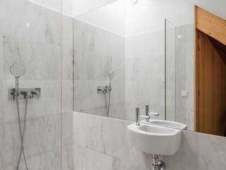 The Three Cusps Chalet, Tiago do Vale Arquitectos Tiago do Vale Arquitectos Bathroom