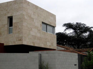 CASA RC, ESTUDIO GEYA ESTUDIO GEYA Casas de estilo minimalista
