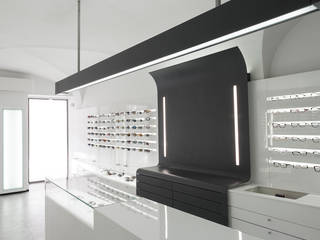 Ottica Service Sarzana 2012, Francesco Mottini Architetto Francesco Mottini Architetto Espacios comerciales