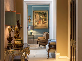 Entrance Hallway Roselind Wilson Design Klasik Koridor, Hol & Merdivenler hallway,luxury hallway,table,lamps,wall,carpet