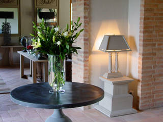 Entrance Hall In an Italian Villa Clifford Interiors ห้องครัว ซิงก์และก๊อกน้ำ