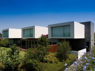 Casa Vistahermosa, Sordo Madaleno Arquitectos Sordo Madaleno Arquitectos Rooms