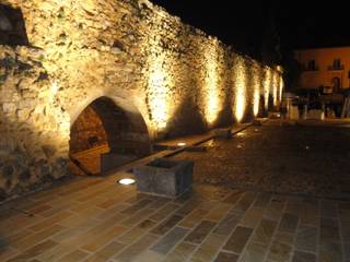 Muralla y Acueducto en plaza de Avendaño. Segovia, Ear arquitectura Ear arquitectura Commercial spaces
