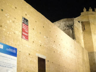 Iluminación puerta San Andrés, muralla de Segovia, Ear arquitectura Ear arquitectura Bedrijfsruimten