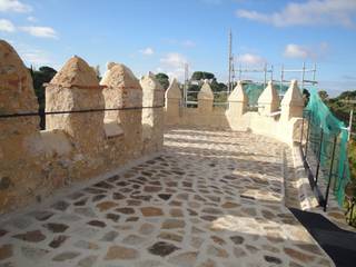 Rehabilitación puerta de San Andrés, muralla de Segovia., Ear arquitectura Ear arquitectura مساحات تجارية