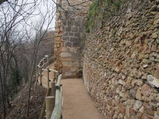 Paso de inspección de la muralla en Segovia (Tramo Norte), Ear arquitectura Ear arquitectura Commercial spaces