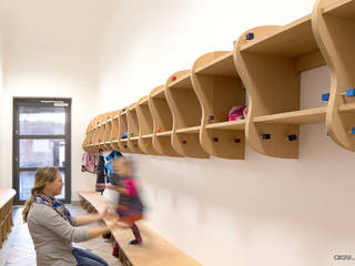 ​Mobiliar für eine Kinderkrippe , form.bar form.bar 商業空間 エンジニアリングウッド 透明