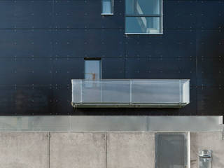 Bikini 32 Wohnhaus und Büro, hollegha arquitectos hollegha arquitectos Minimalistische Häuser