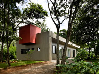 Casa da Caixa Vermelha, LEO ROMANO INTERIORES E EXTERIORES EIRELI-ME LEO ROMANO INTERIORES E EXTERIORES EIRELI-ME Casas modernas