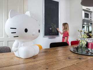 La lampe Hello Kitty de Base NL, decoBB decoBB Eclectic style nursery/kids room