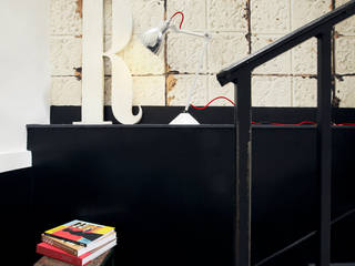 Brooklyn Tins Wallpaper de Merci, ROOMSERVICE DESIGN GALLERY ROOMSERVICE DESIGN GALLERY Tường & sàn: thiết kế nội thất · bố trí · Ảnh