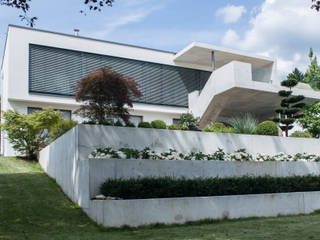 Moderne Villa mit Weitsicht, herzog,kassel+partner herzog,kassel+partner บ้านและที่อยู่อาศัย