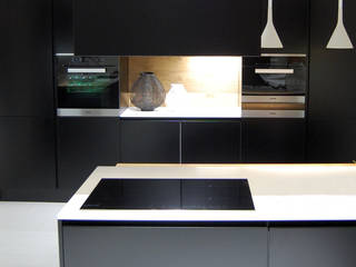 Cucina nera 2.0, Studio Versuro Studio Versuro Modern kitchen