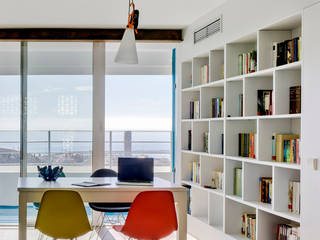 Un Pequeño piso en Alicante con Terraza y una vista al mar ¡espectacular!, FLAP STUDIO FLAP STUDIO Moderne Häuser