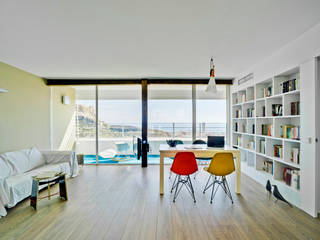 Un Pequeño piso en Alicante con Terraza y una vista al mar ¡espectacular!, FLAP STUDIO FLAP STUDIO Case moderne