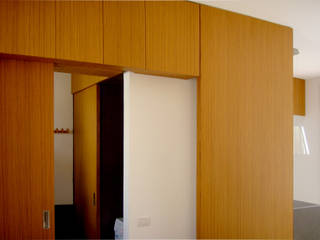 Abitazione in resina e legno, auge architetti auge architetti Nhà: thiết kế nội thất · bố trí · ảnh