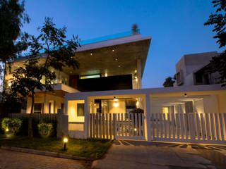 Residence at H2, Balan & Nambisan Architects Balan & Nambisan Architects Modern houses Sky,Plant,Building,Window,Tree,Door,Architecture,House,Residential area,Real estate