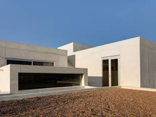 Casa EM, Ambrosi I Etchegaray Ambrosi I Etchegaray Minimalist balcony, veranda & terrace