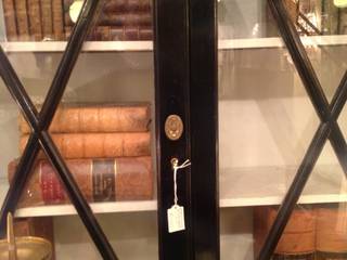 Antique Black Bookcase, Travers Antiques Travers Antiques ВітальняПолиці