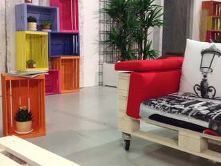 Arredo pallet, interiordave interiordave オリジナルデザインの テラス