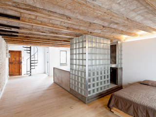 FLAT FOR A PHOTOGRAPHER, Alex Gasca, architects. Alex Gasca, architects. Mediterraner Flur, Diele & Treppenhaus