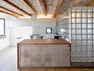 FLAT FOR A PHOTOGRAPHER, Alex Gasca, architects. Alex Gasca, architects. Mediterrane Küchen
