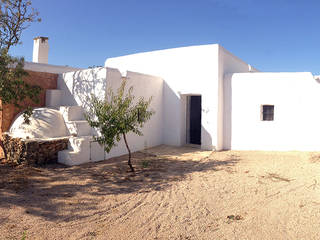 Reforma y ampliación de Casa Payesa en Ibiza, Ivan Torres Architects Ivan Torres Architects Rustikale Häuser