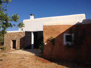 Reforma y ampliación de Casa Payesa en Ibiza, Ivan Torres Architects Ivan Torres Architects Rustikale Häuser