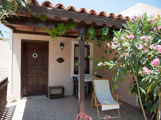 5 Houses, ARAL TATİLÇİFTLİĞİ ARAL TATİLÇİFTLİĞİ Mediterranean style balcony, veranda & terrace
