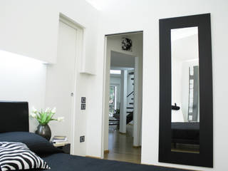 object a reaction poetique , Teresa Romeo Architetto Teresa Romeo Architetto Modern style bedroom