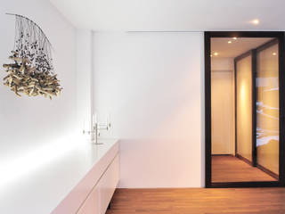 Haus B - Regensburg, brandl architekten . bda brandl architekten . bda Paredes y pisos de estilo minimalista