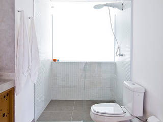 APARTAMENTO APINAGÉS, Zoom Urbanismo Arquitetura e Design Zoom Urbanismo Arquitetura e Design Eclectic style bathroom