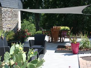 Aménagement d'une terrasse en bois composite gris, EURL OLIVIER DUBOIS EURL OLIVIER DUBOIS Jardins modernos