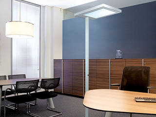 K-VIRTUS – die biorhythmische Stehleuchte ­mit PI-LED, planlicht GmbH & Co KG planlicht GmbH & Co KG Classic style study/office