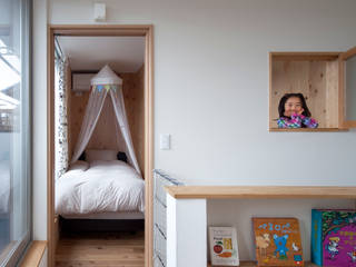 吉之丸の家, タカセモトヒデ建築設計 タカセモトヒデ建築設計 Eclectic style nursery/kids room