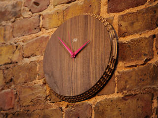 Edge Clock Walnut - Pink homify Casas modernas: Ideas, diseños y decoración Artículos del hogar