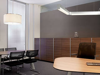 ​p.mini – schmales Profil mit 3-seitigem Lichtaustritt, planlicht GmbH & Co KG planlicht GmbH & Co KG Classic style study/office