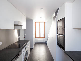 Duplex Lumineux, Solenne Brugiroux Architecte Solenne Brugiroux Architecte ห้องครัว