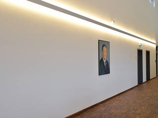 meridia – bringt Wände zum Leuchten, planlicht GmbH & Co KG planlicht GmbH & Co KG Corridor, hallway & stairs