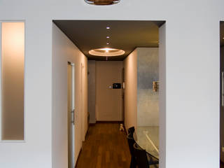 VIA CORREGGIO. MILANO. Trasparenze grigioargento. , Luigi Brenna Architetto Luigi Brenna Architetto Casas minimalistas